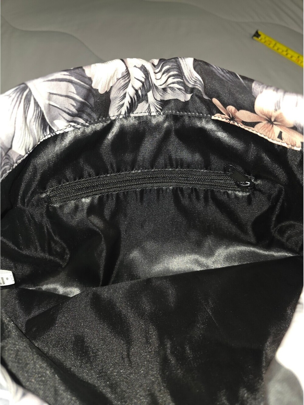 Hawaiian Print Drawstring Backpack - Excellent Condition - Picture 3 of 6